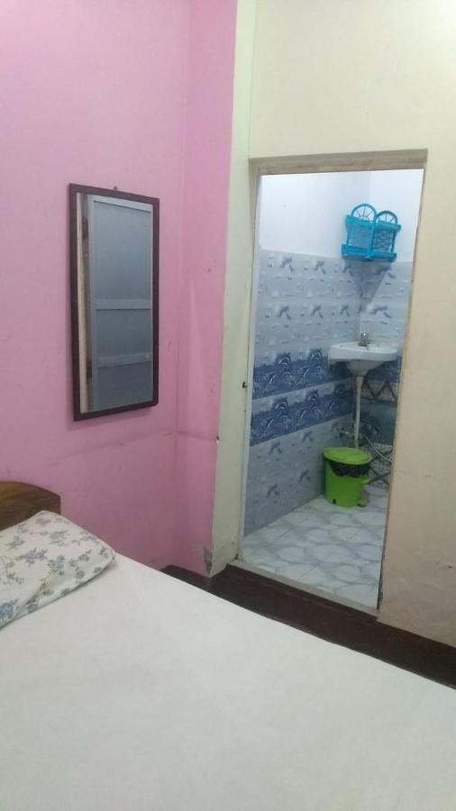 Om Rest House Hotel Varanasi Bagian luar foto