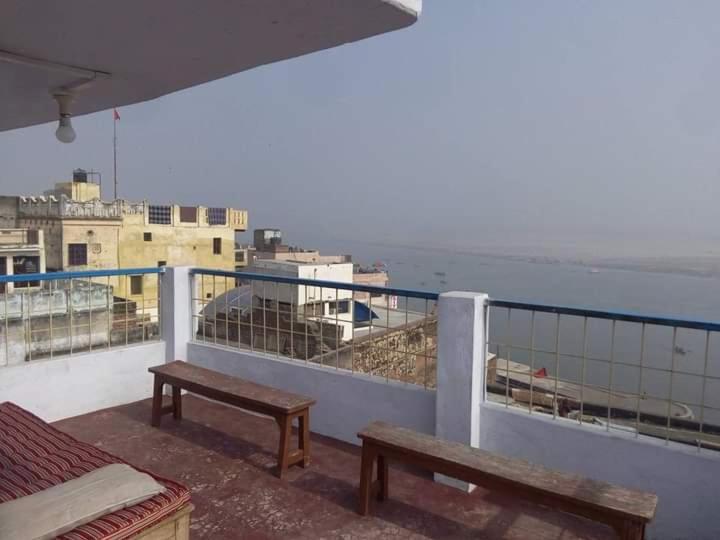 Om Rest House Hotel Varanasi Bagian luar foto