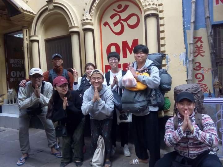 Om Rest House Hotel Varanasi Bagian luar foto
