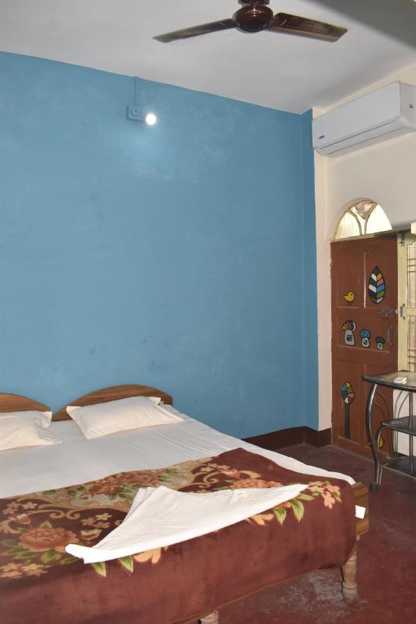 Om Rest House Hotel Varanasi Bagian luar foto