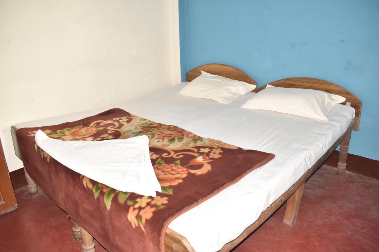Om Rest House Hotel Varanasi Bagian luar foto